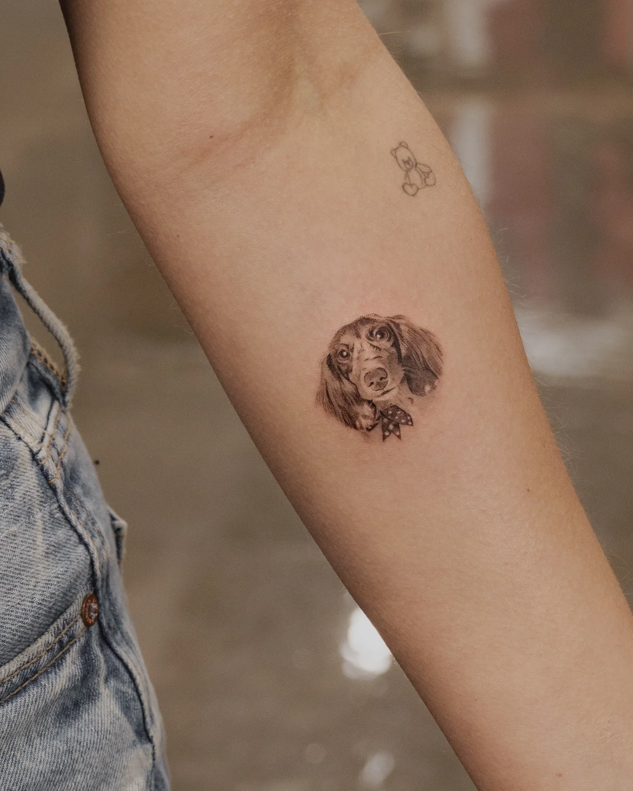 Retrato de animal en micro realismo tatuado en cara interna del brazo